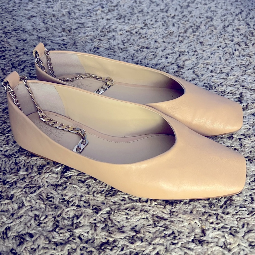 Vince Camille nude square toe flats 8.5 with gold ankle chain. Soft leather